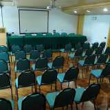 Il �nuovo� Leon d�Oro riscosse subito un grande successo. Si trattava dell�albergo pi� moderno del centro cittadino, dotato anche di una spaziosa sala congressi adatta a ospitare convegni e meeting internazionali